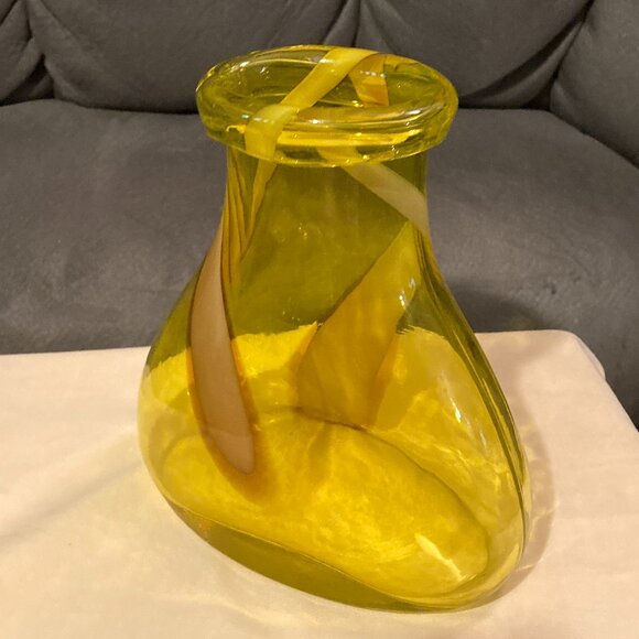 VTG Margie’s Garden Art Glass Free Form Yellow Vase w/2 White Accent Stripes-EUC - Picture 6 of 9
